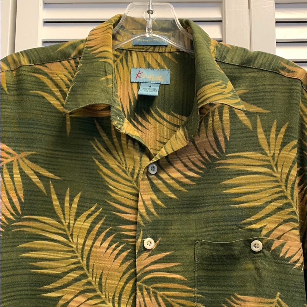 Men’s Tropical Hawaiian Short Sleeve Button Down Shirt .100% Rayon